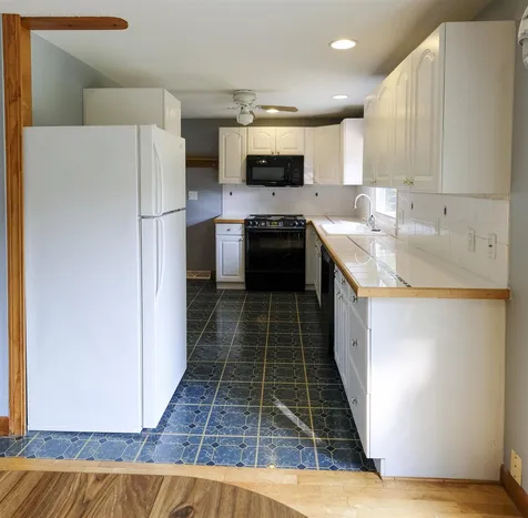 26 Twinbrook Avenue Salem NH 03079
