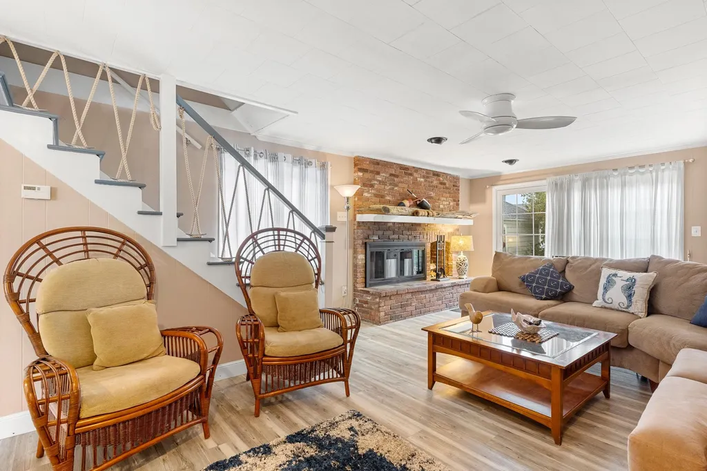 2 Dover Avenue Hampton NH 03842