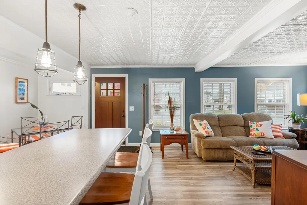 2 Dover Avenue Hampton NH 03842