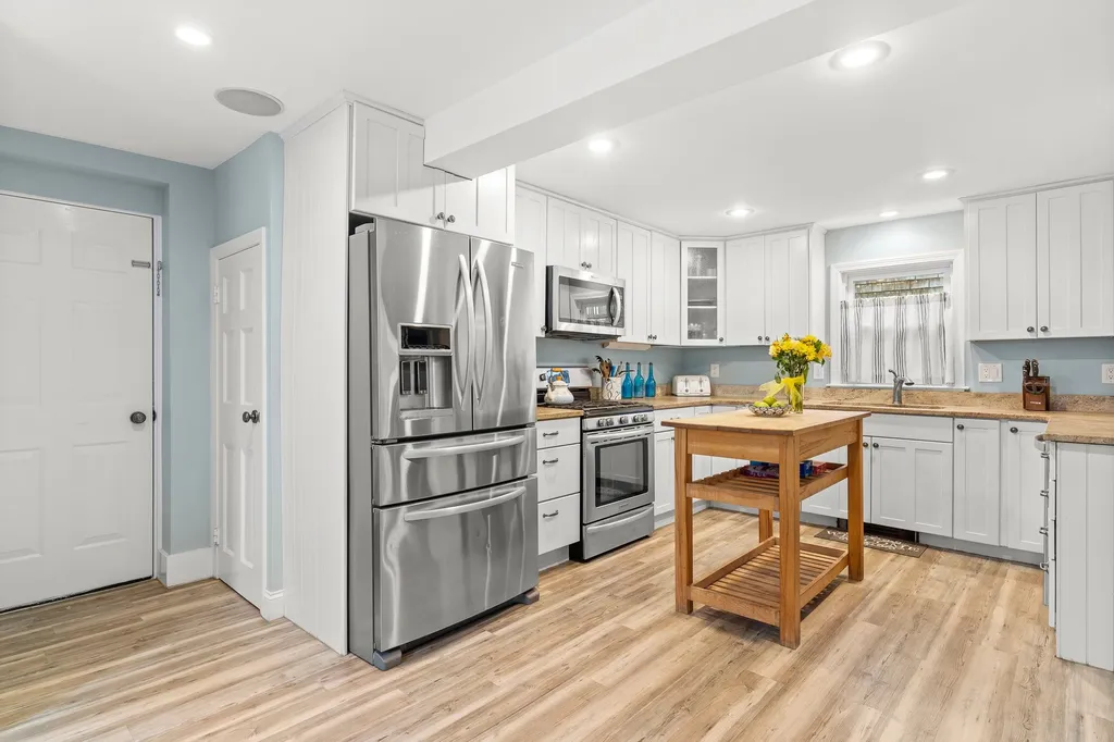 2 Dover Avenue Hampton NH 03842