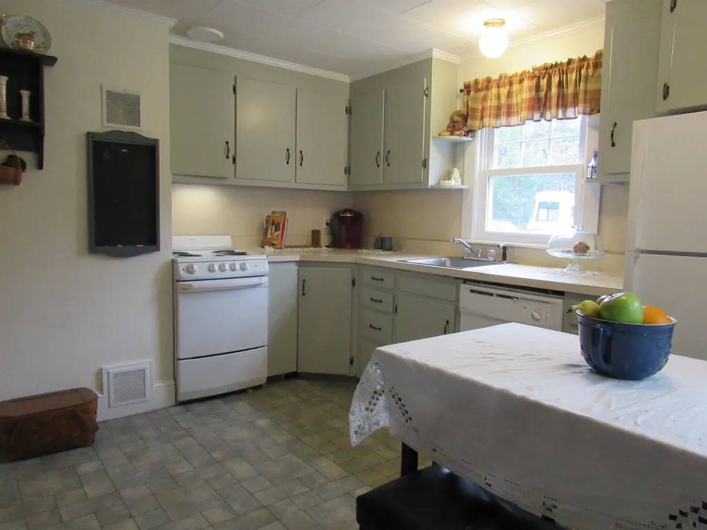 32 Harvard Street Franconia NH 03580