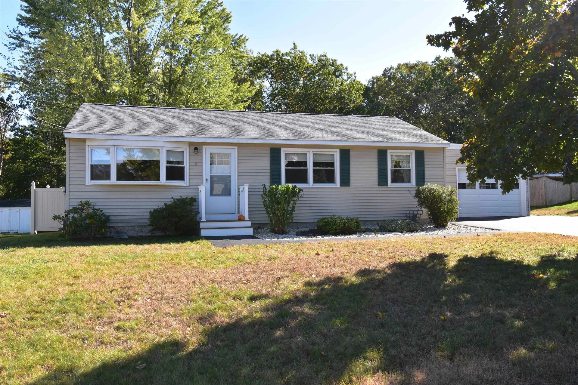 8 Cheyenne Drive Nashua NH 03063