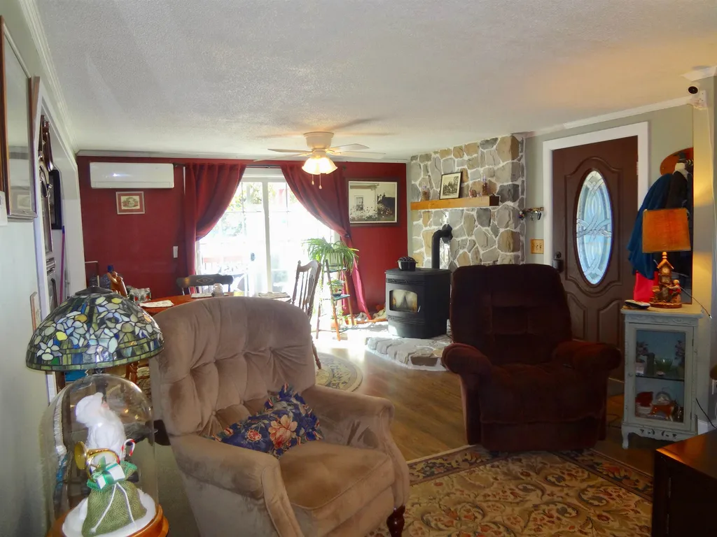 1793 Parade Road Laconia NH 03246
