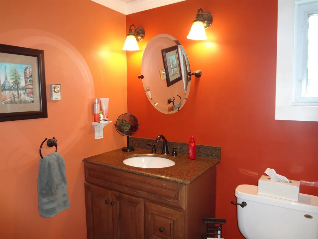 1793 Parade Road Laconia NH 03246