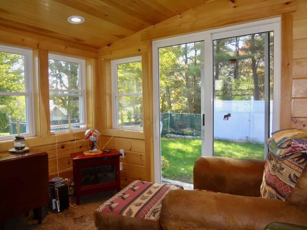 1793 Parade Road Laconia NH 03246