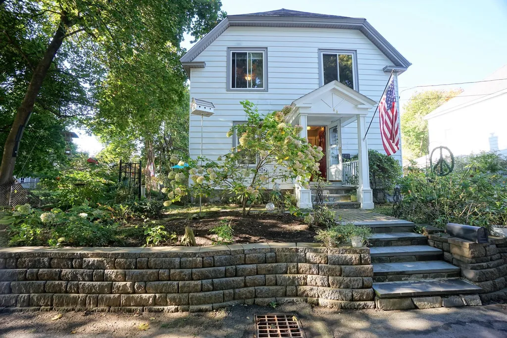 5 West Everett Street Derry NH 03038