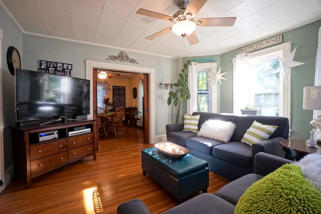5 West Everett Street Derry NH 03038