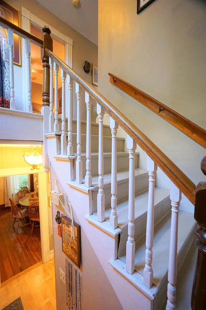 5 West Everett Street Derry NH 03038