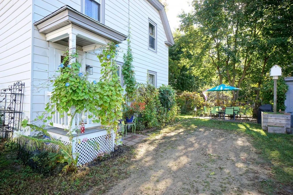 5 West Everett Street Derry NH 03038