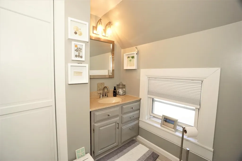 5 West Everett Street Derry NH 03038