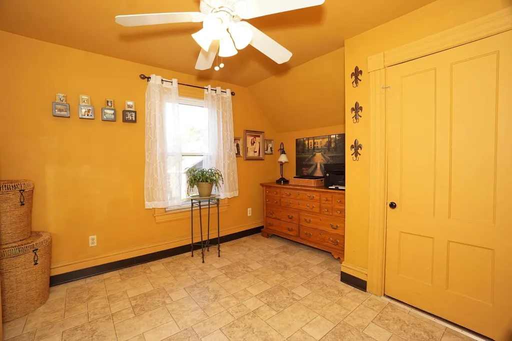 5 West Everett Street Derry NH 03038