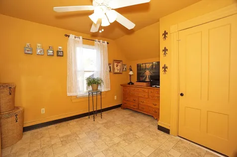 5 West Everett Street Derry NH 03038