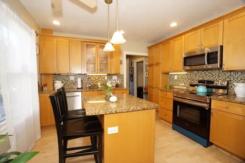 5 West Everett Street Derry NH 03038