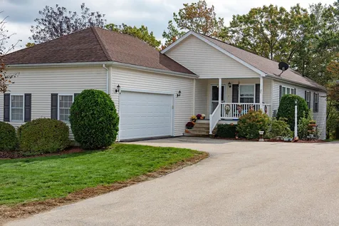 26 Ironwood Circle Hooksett NH 03106