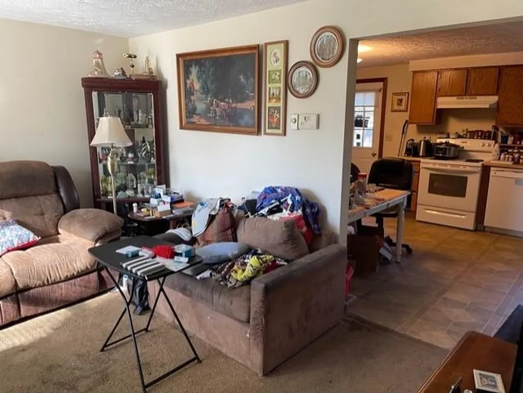 4 Kerri Lane Hooksett NH 03106