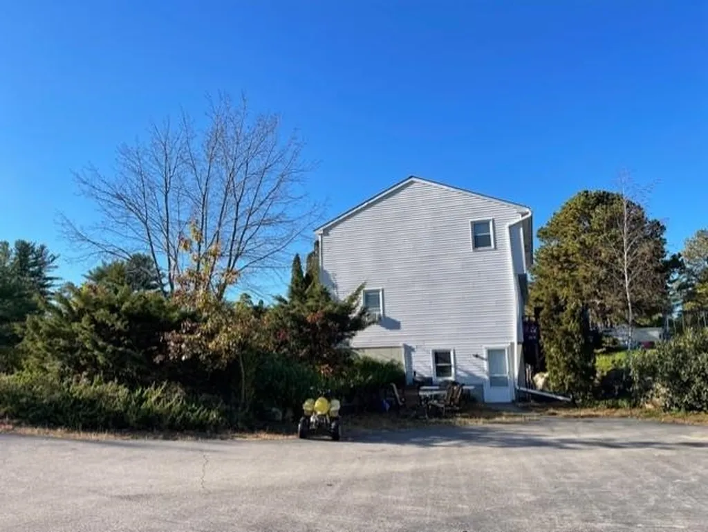 4 Kerri Lane Hooksett NH 03106