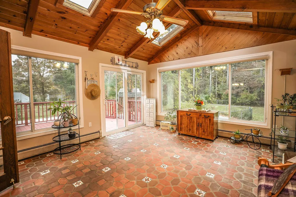 21 Tokanel Drive Londonderry NH 03053