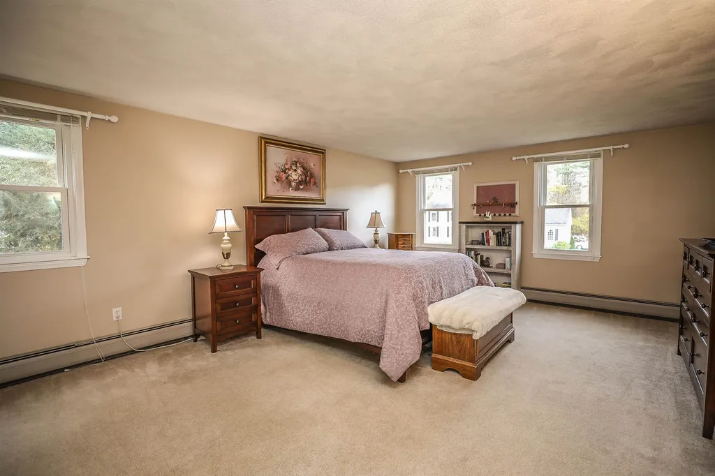 21 Tokanel Drive Londonderry NH 03053