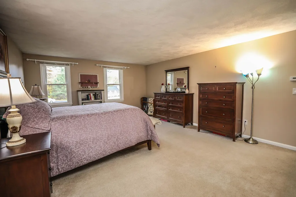 21 Tokanel Drive Londonderry NH 03053