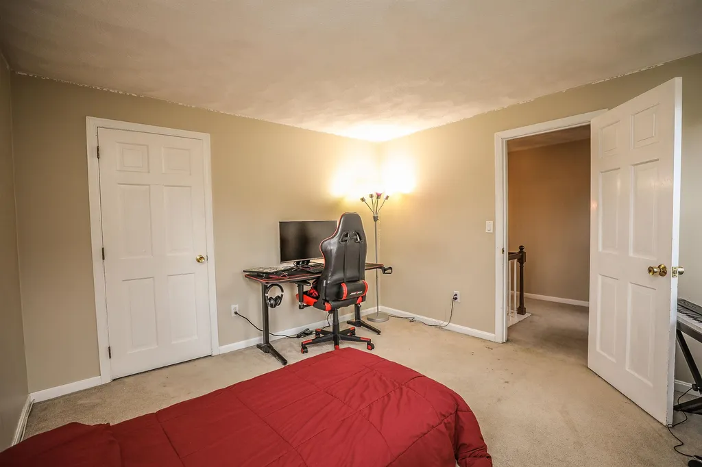 21 Tokanel Drive Londonderry NH 03053