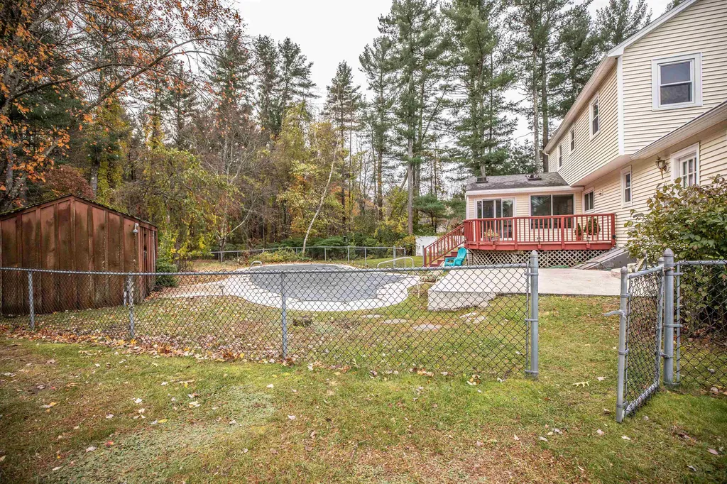 21 Tokanel Drive Londonderry NH 03053