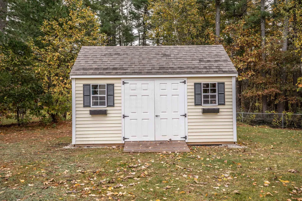 21 Tokanel Drive Londonderry NH 03053