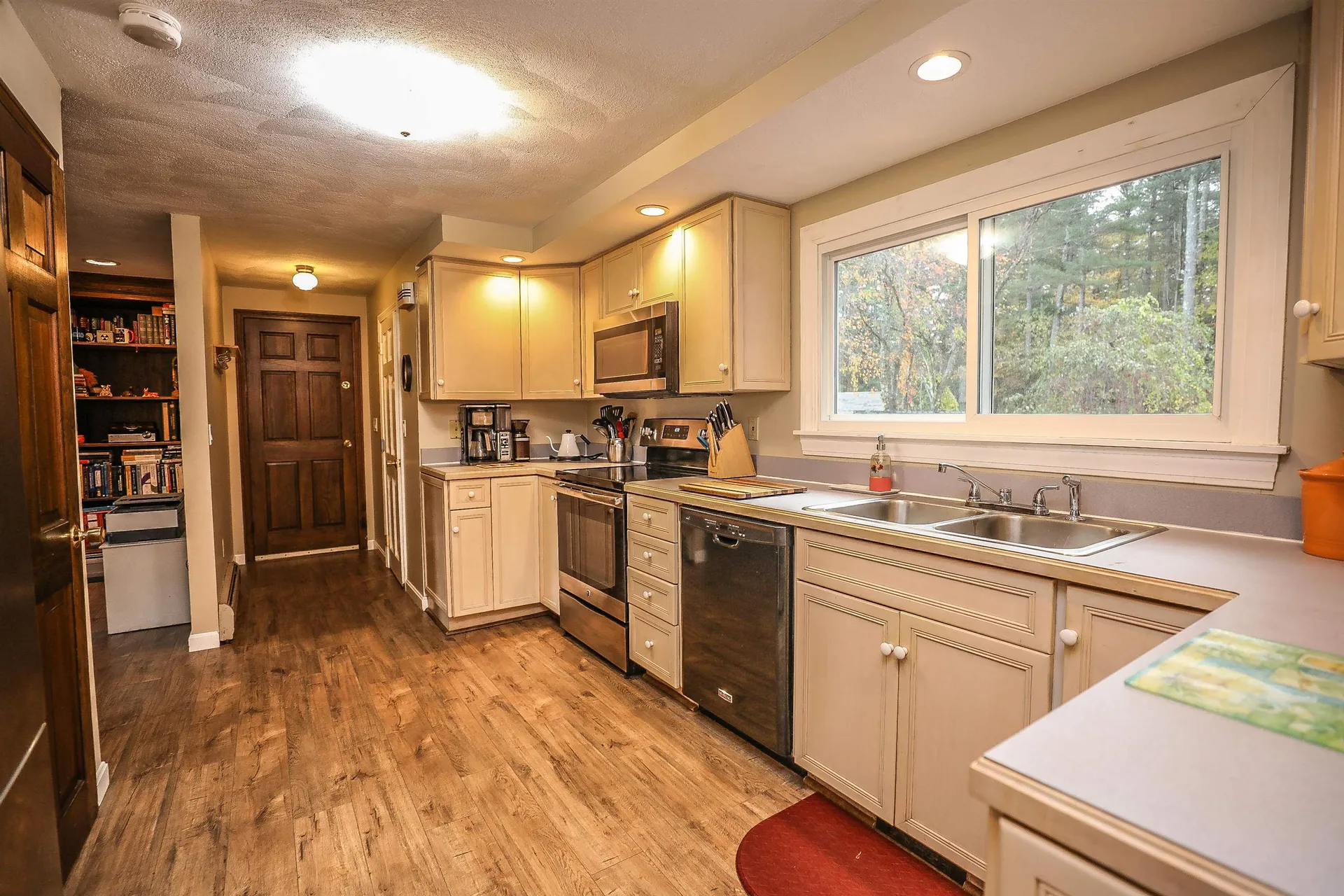 21 Tokanel Drive Londonderry NH 03053
