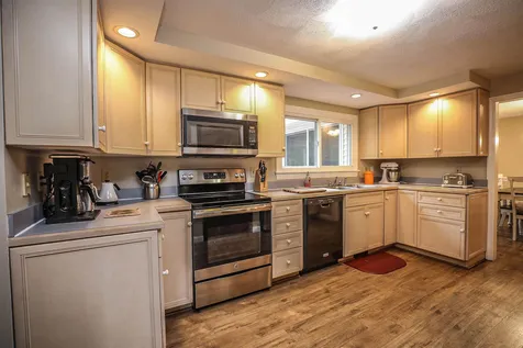 21 Tokanel Drive Londonderry NH 03053