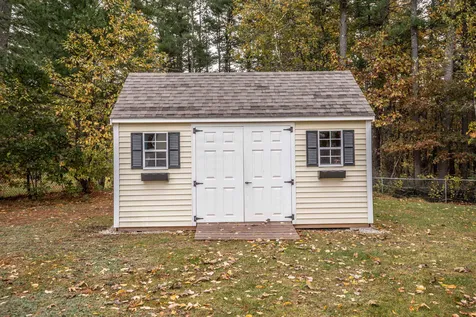21 Tokanel Drive Londonderry NH 03053