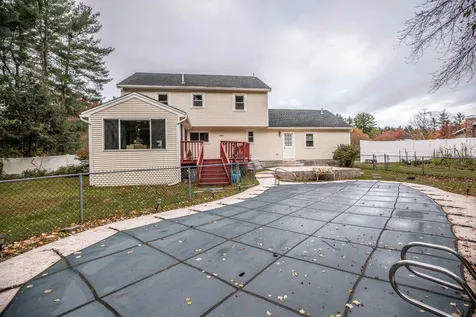 21 Tokanel Drive Londonderry NH 03053