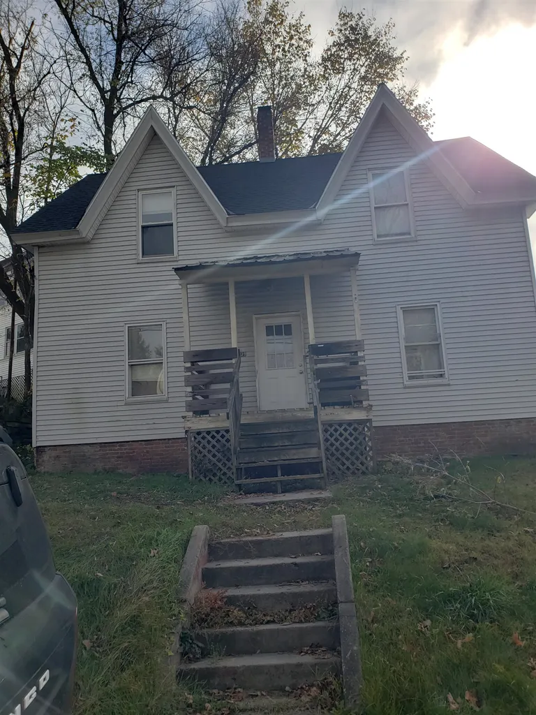 39 Barnes Street Claremont NH 05043