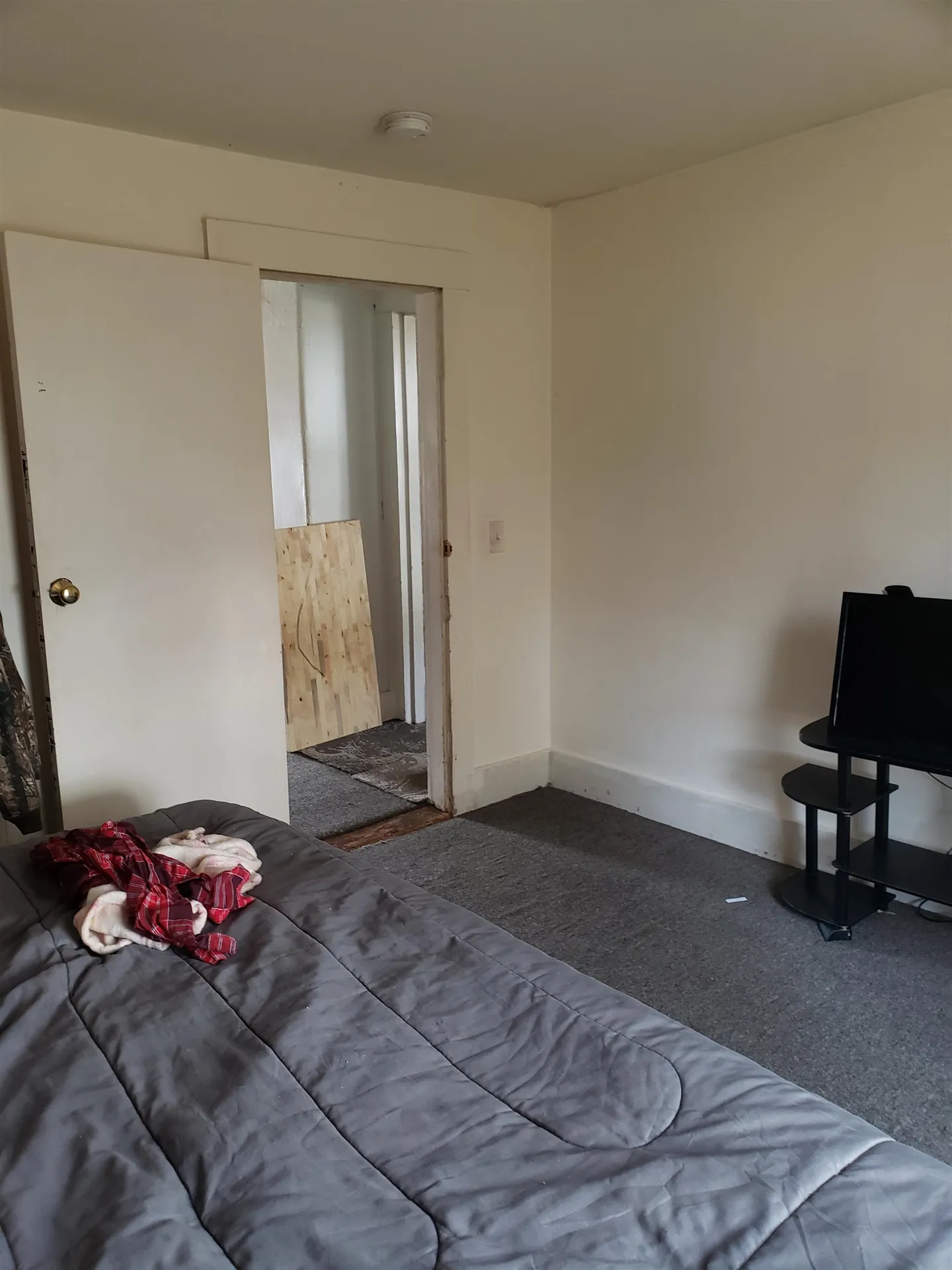 39 Barnes Street Claremont NH 05043