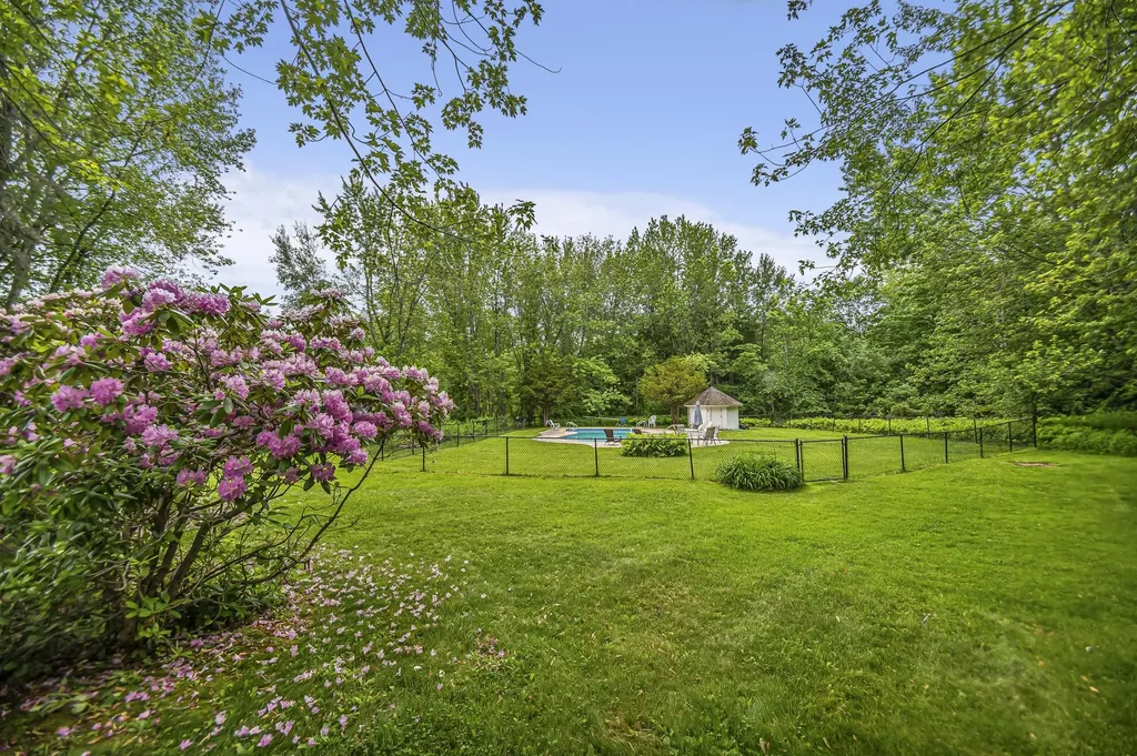 2 Farm House Lane Wolfeboro NH 03894