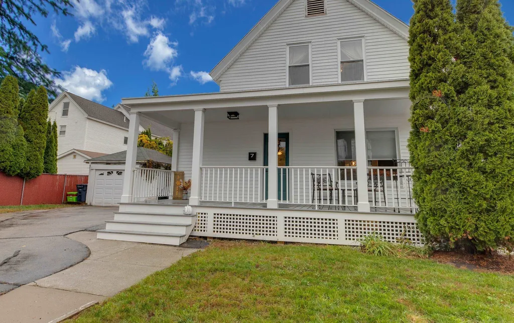 7 Arlington Avenue Nashua NH 03060