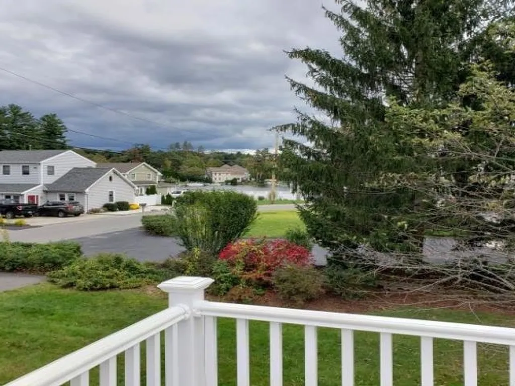 106 Shore Drive Salem NH 03079