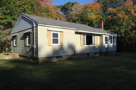 20 Powwow River Road East Kingston NH 03827