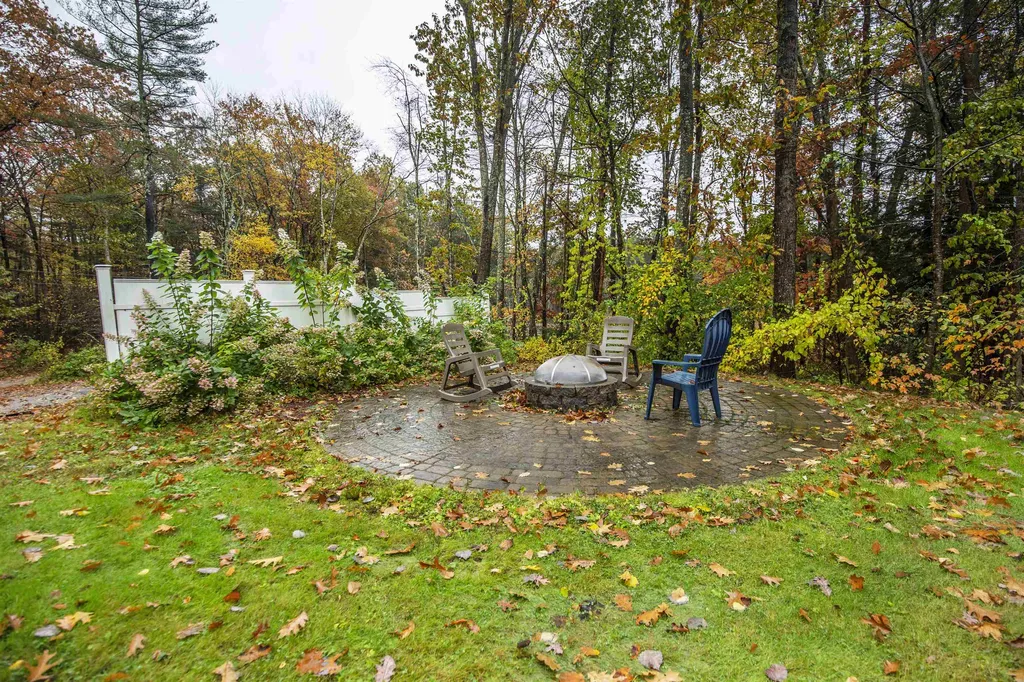 93 Walnut Hill Road Derry NH 03038