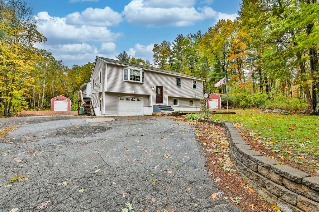 34 Kienia Road Hudson NH 03051