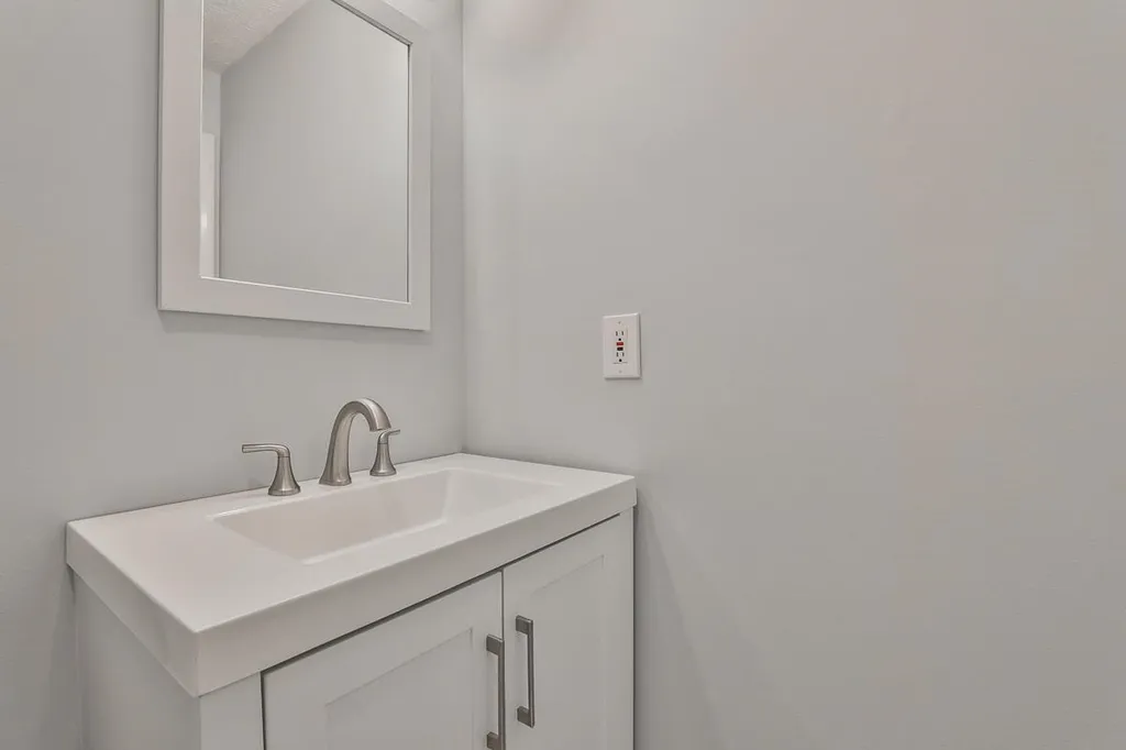 1l Rocco Drive Derry NH 03038