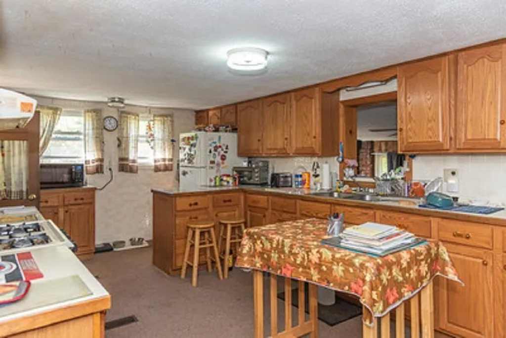 82 New Boston Road Kingston NH 03848