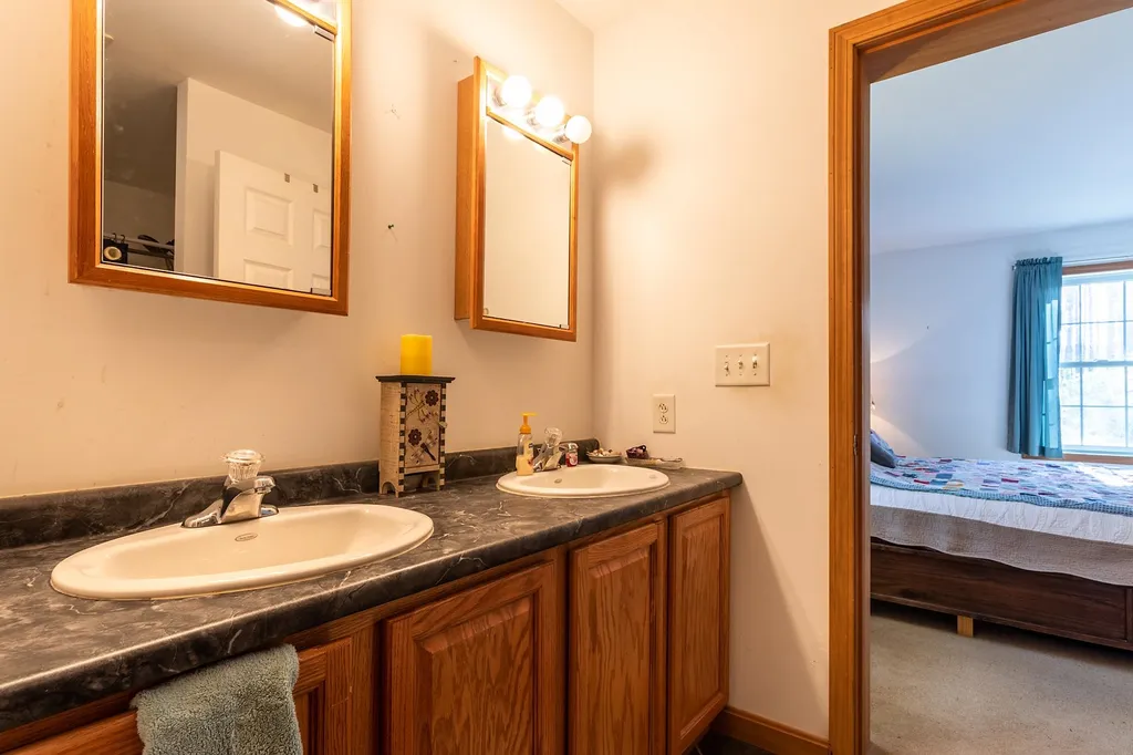 22 Ratner Lane Royalton VT 05068