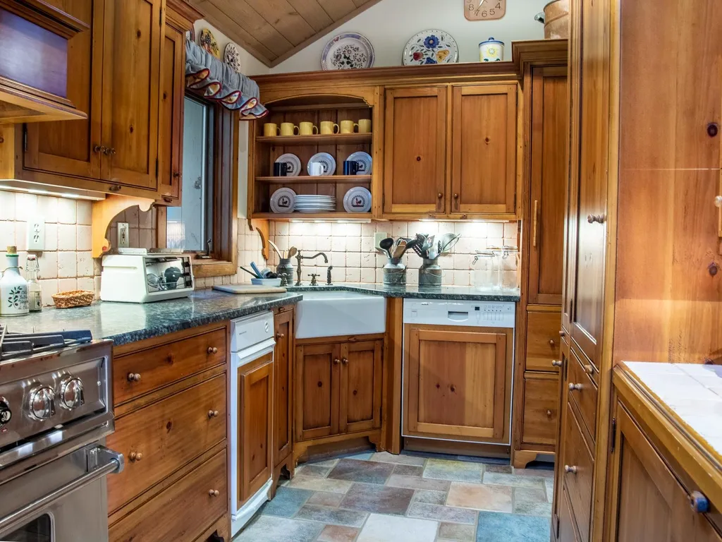 942 Cider Hill Road Warren VT 05674