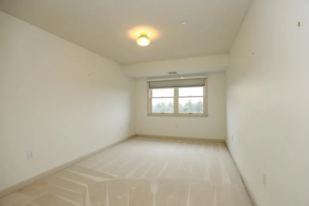 16 Mountain Laurels Drive Nashua NH 03062