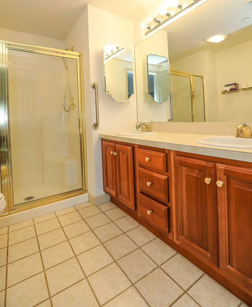 16 Mountain Laurels Drive Nashua NH 03062