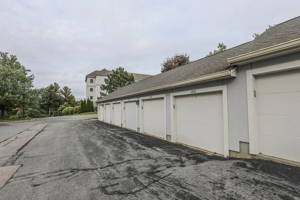 16 Mountain Laurels Drive Nashua NH 03062