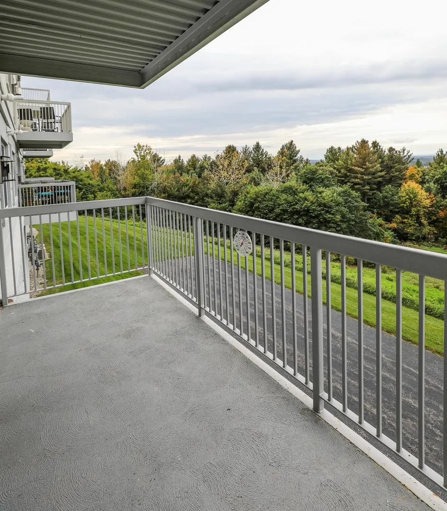 16 Mountain Laurels Drive Nashua NH 03062