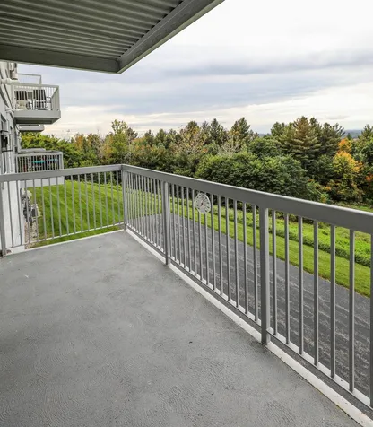 16 Mountain Laurels Drive Nashua NH 03062