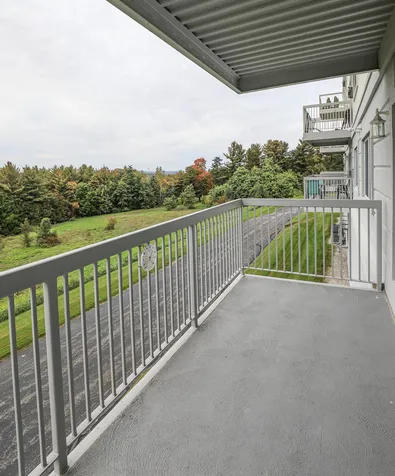 16 Mountain Laurels Drive Nashua NH 03062