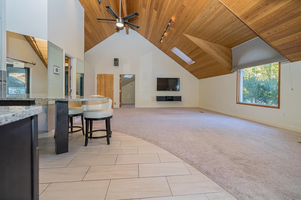 84 Meetinghouse Road Bedford NH 03110