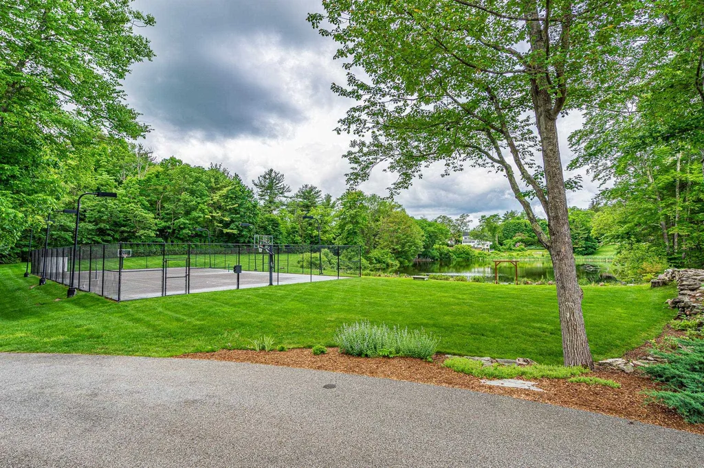 84 Meetinghouse Road Bedford NH 03110